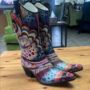 Nomad Red and Blue Heeled rubber rain Boots with Intricate Design size 8